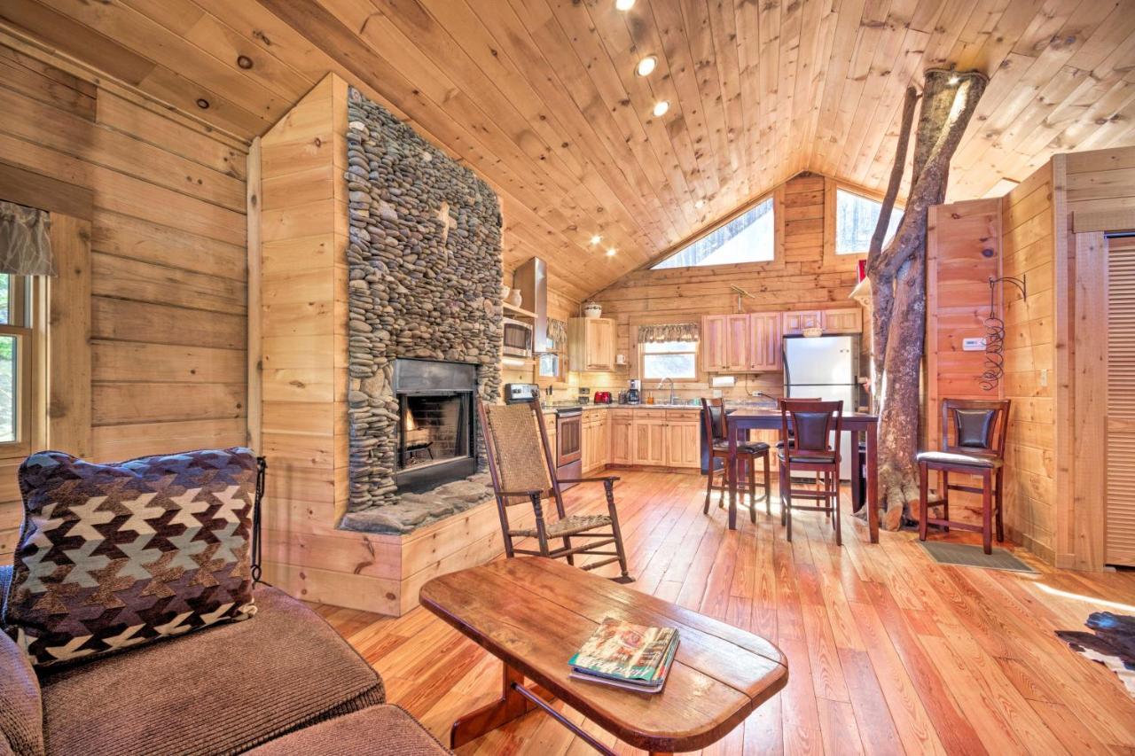 Bryson City Cabin With Wraparound Deck And Hot Tub Exterior foto