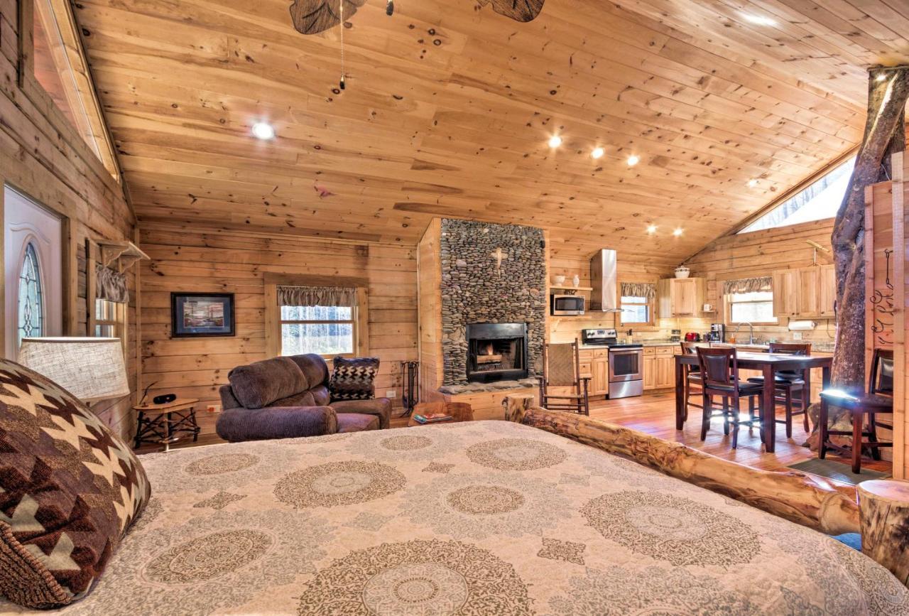 Bryson City Cabin With Wraparound Deck And Hot Tub Exterior foto