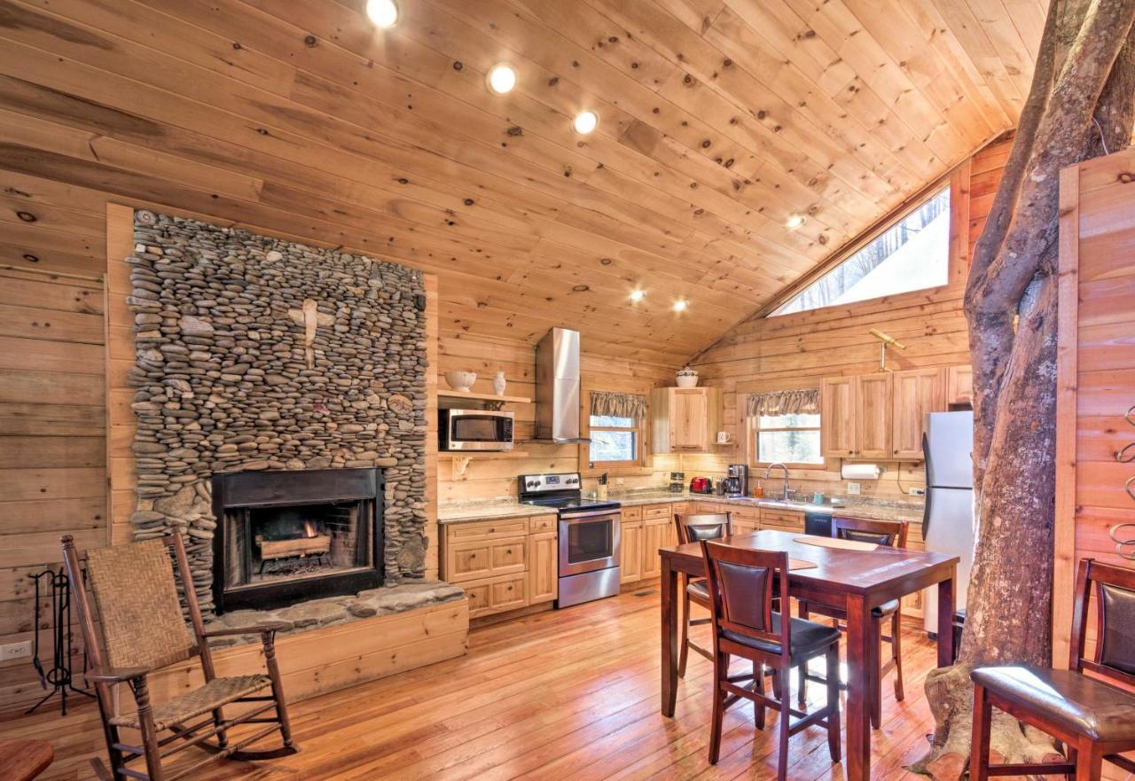 Bryson City Cabin With Wraparound Deck And Hot Tub Exterior foto